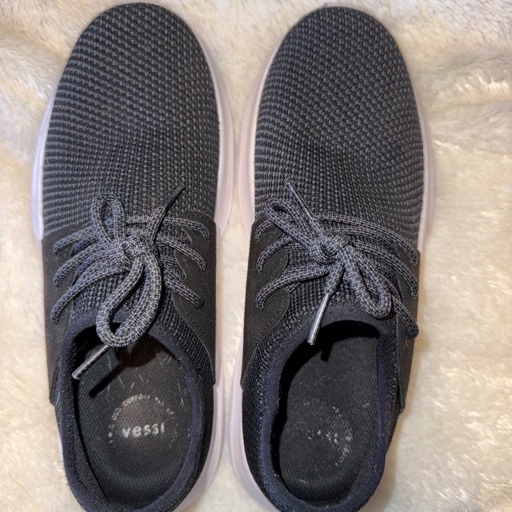 Vessi Everyday Classic 100% waterproof shoe midnight black size 9 slip-on